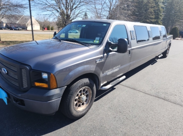 2006 Ford F250 140 inches Limousine