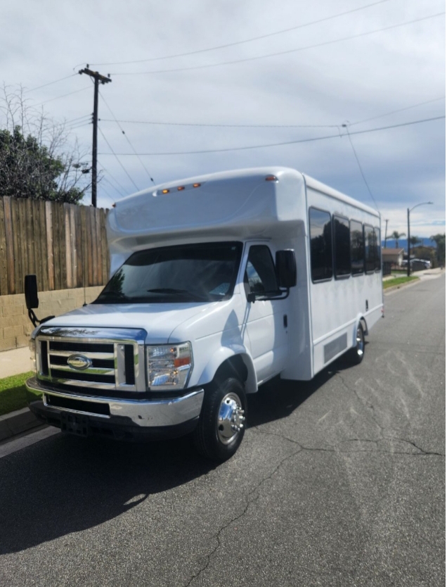 2015 Ford E450 Limo Bus