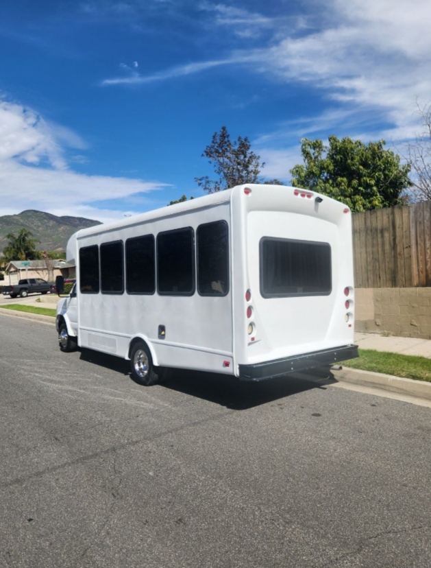 2015 Ford E450 Limo Bus