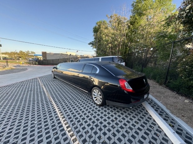 2014 Lincoln MKS 140 Inches Limousine