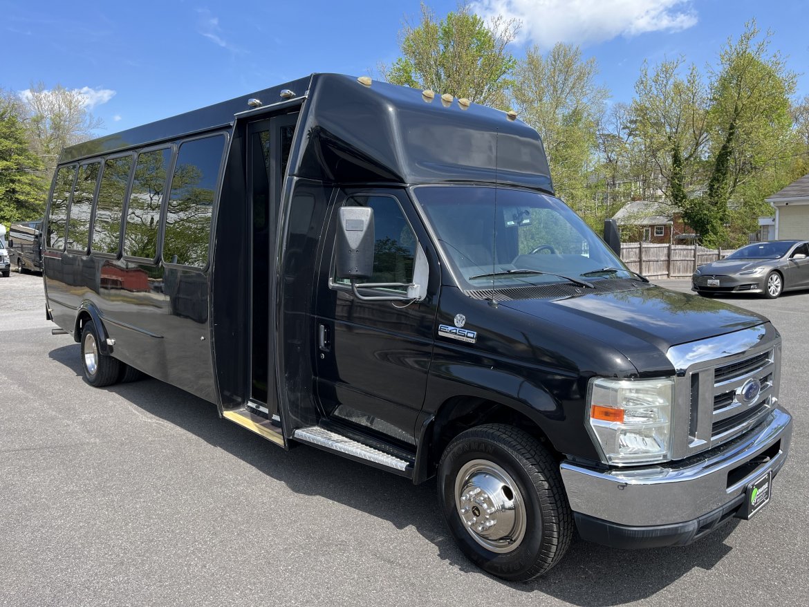 2012 Ford E-450 Limo Bus