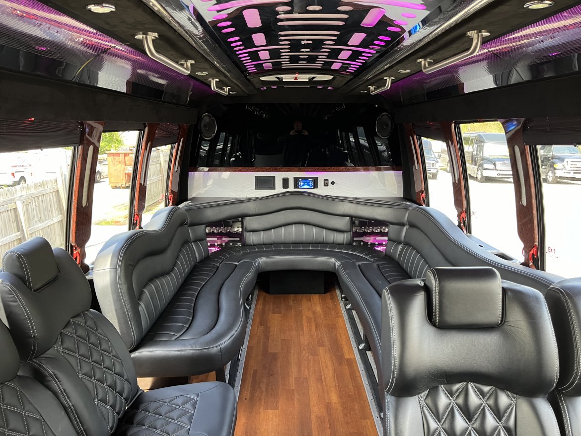 2012 Ford E-450 Limo Bus