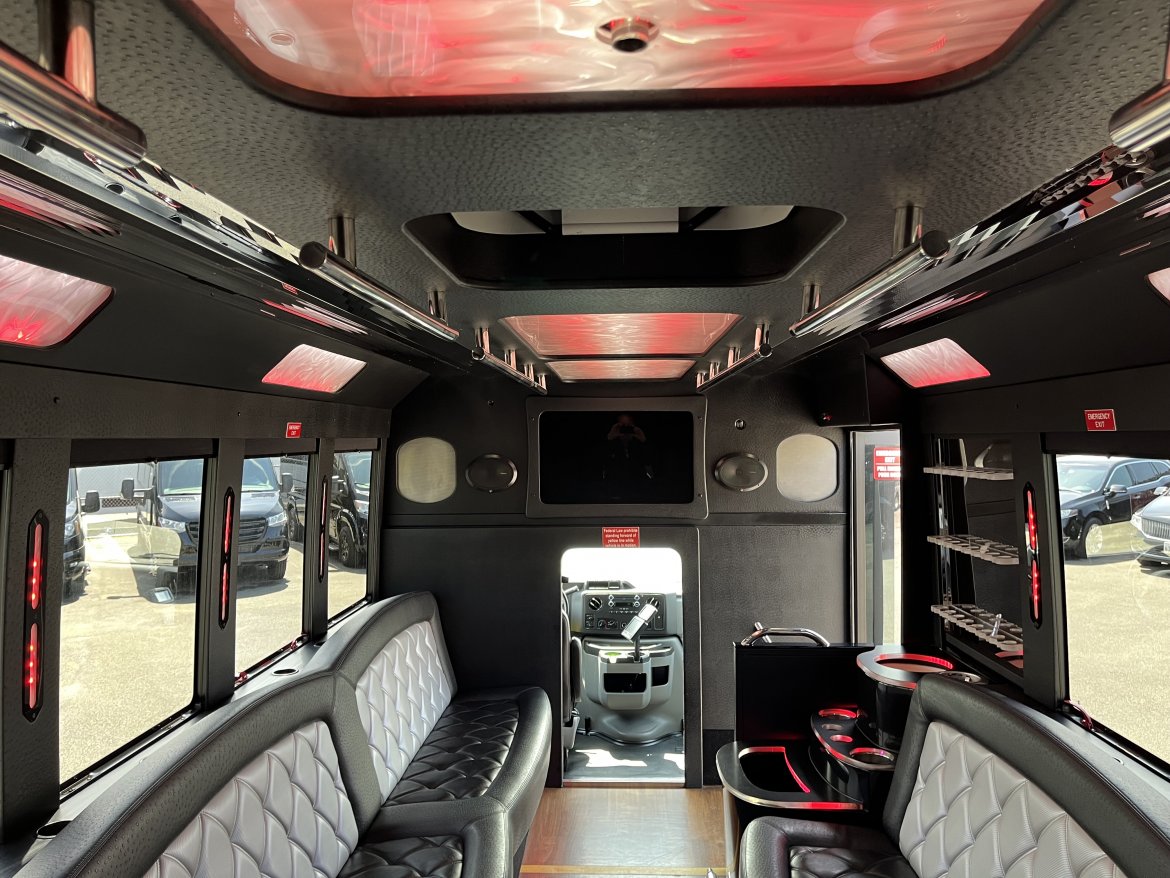 2014 Ford E-450 Limo Bus