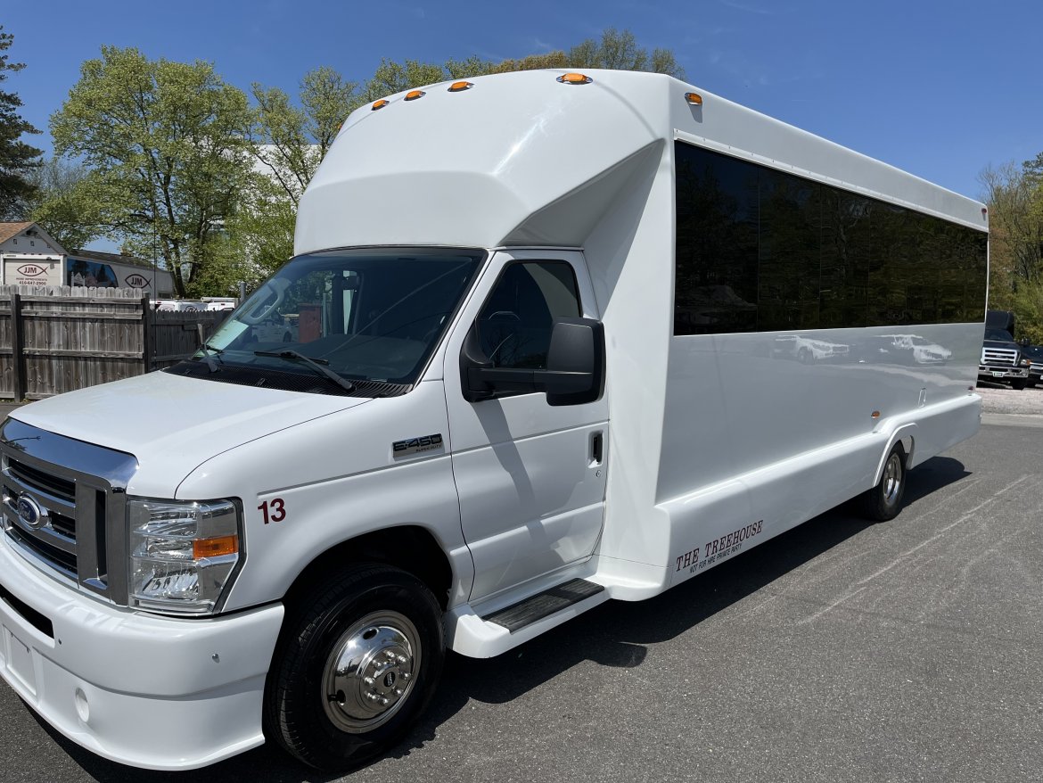 2014 Ford E-450 Limo Bus