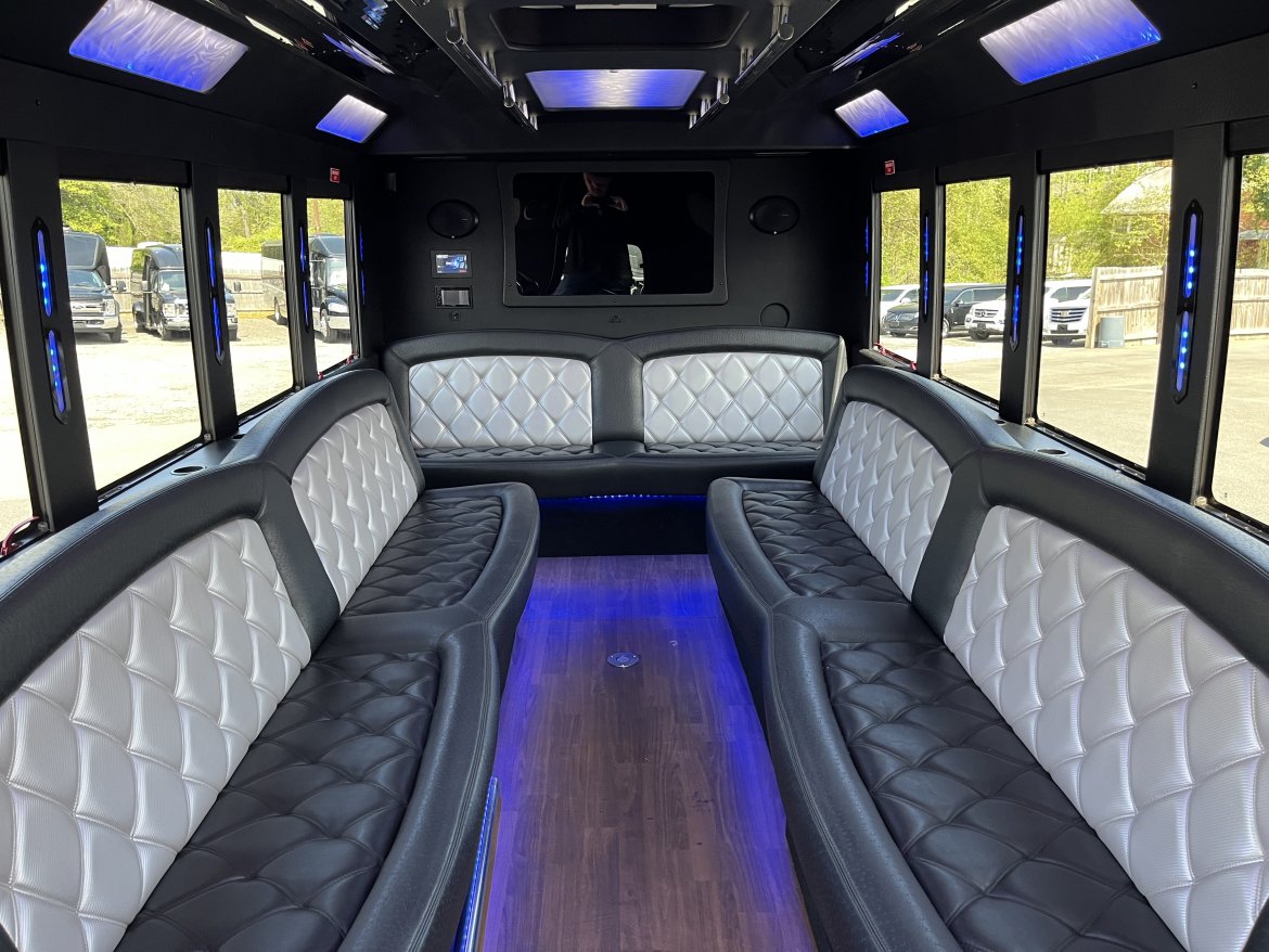 2014 Ford E-450 Limo Bus