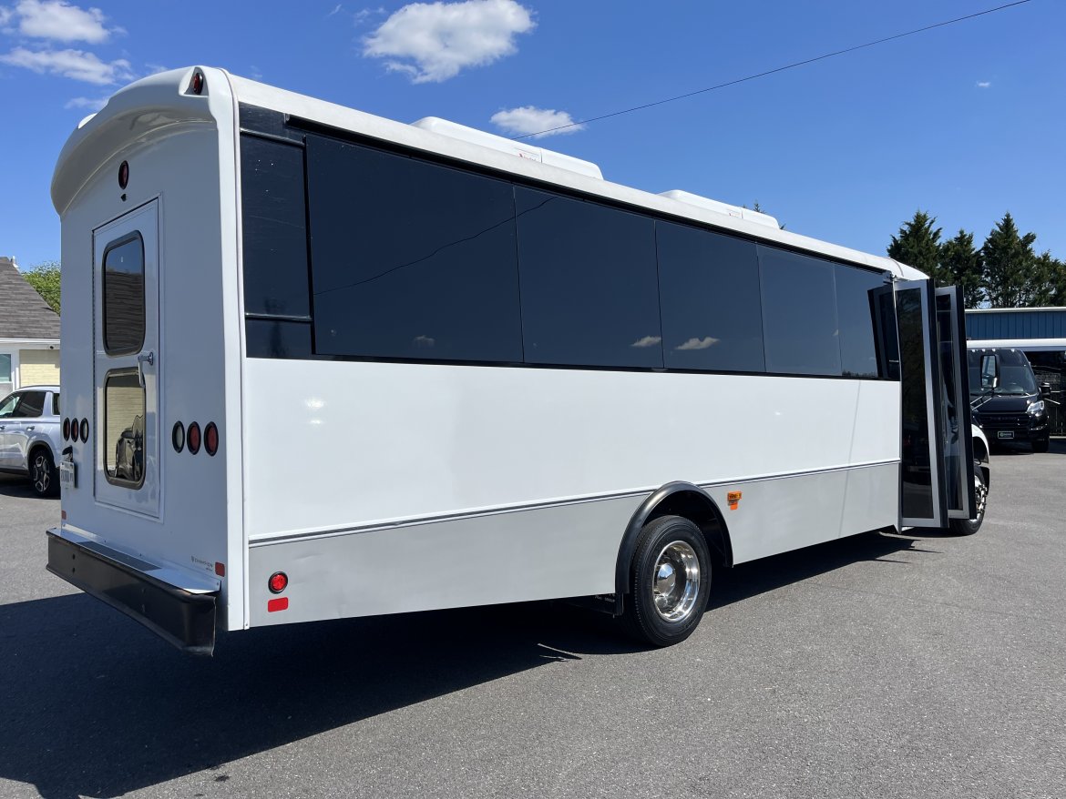 2019 Freightliner Champion Limo Bus