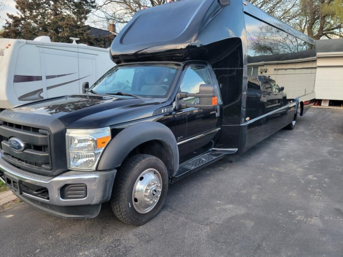 2016 Ford F-550 Limo Bus