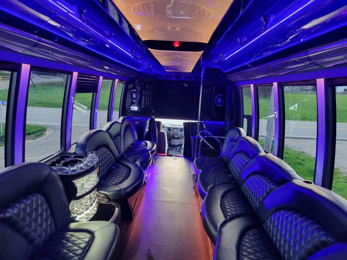 2016 Ford F-550 Limo Bus