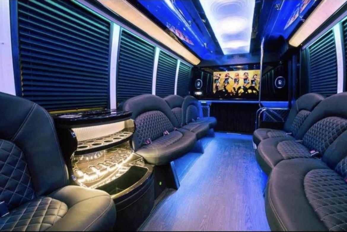 2016 Ford F-550 Limo Bus