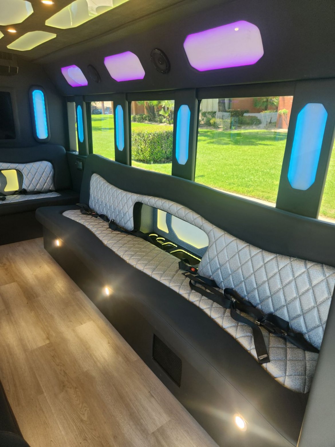 2018 Ford E-450 Limo Bus