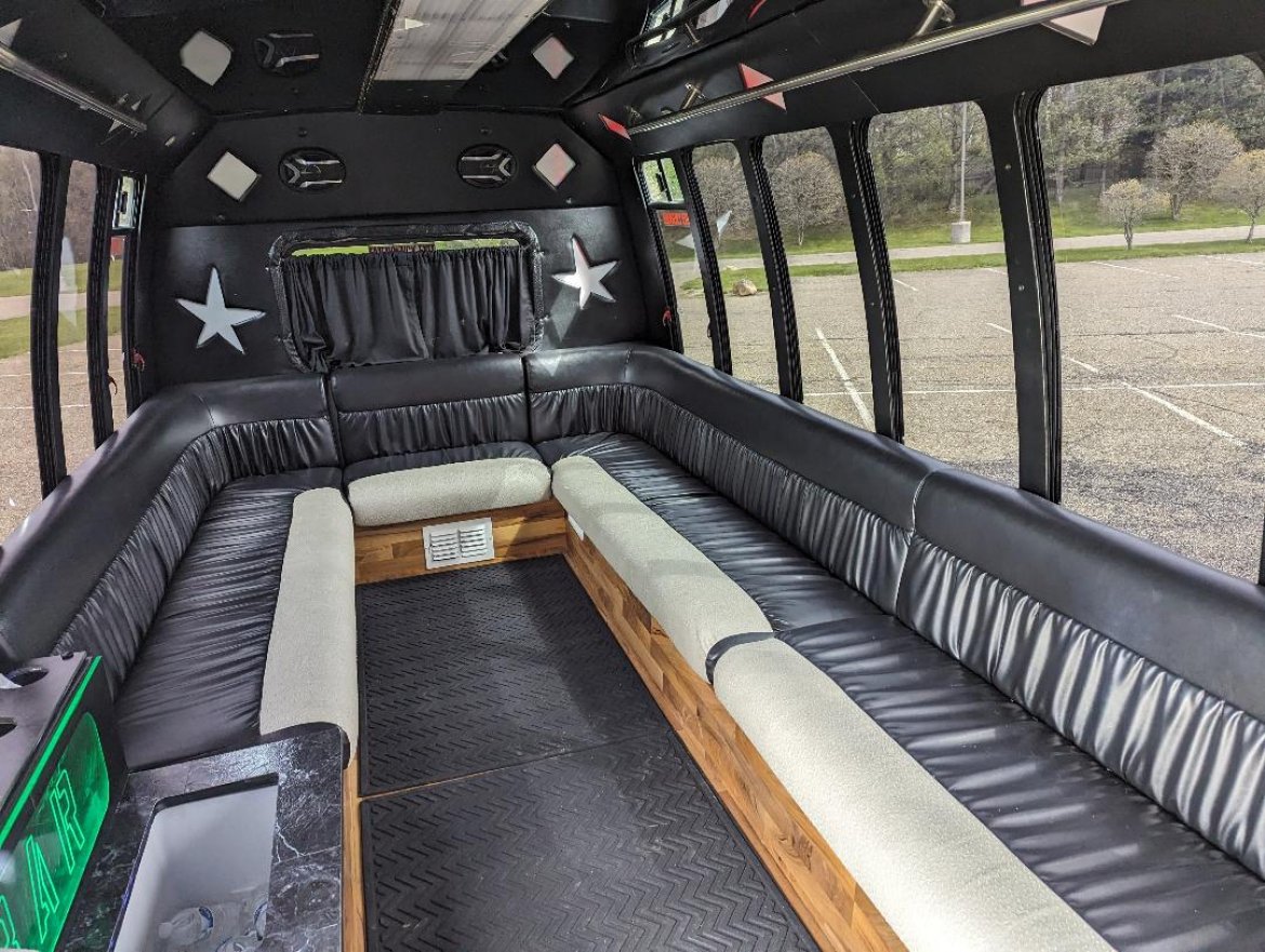 2002 Ford E-350 Limo Bus