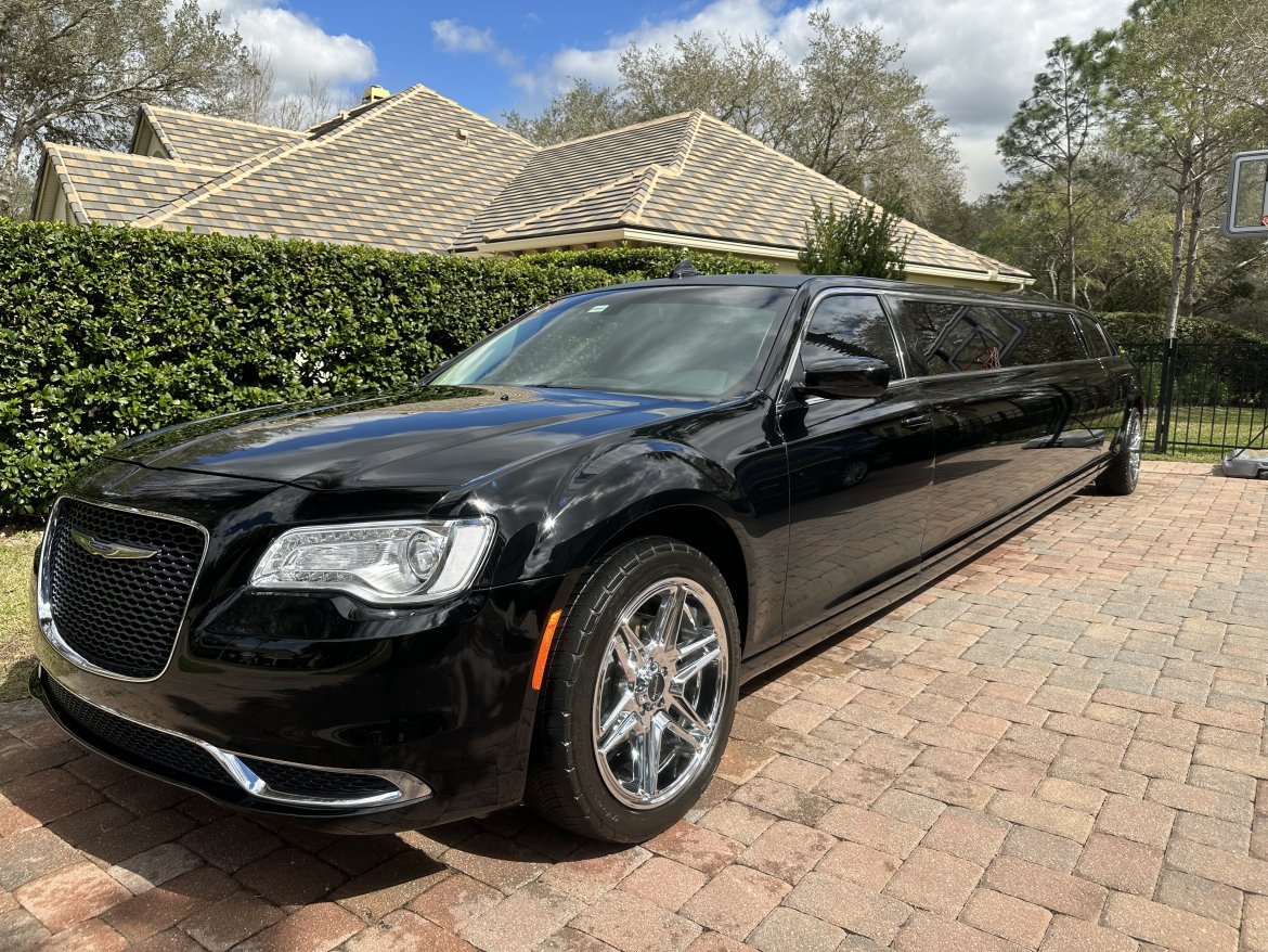 2017 Chrysler 300 Limousine