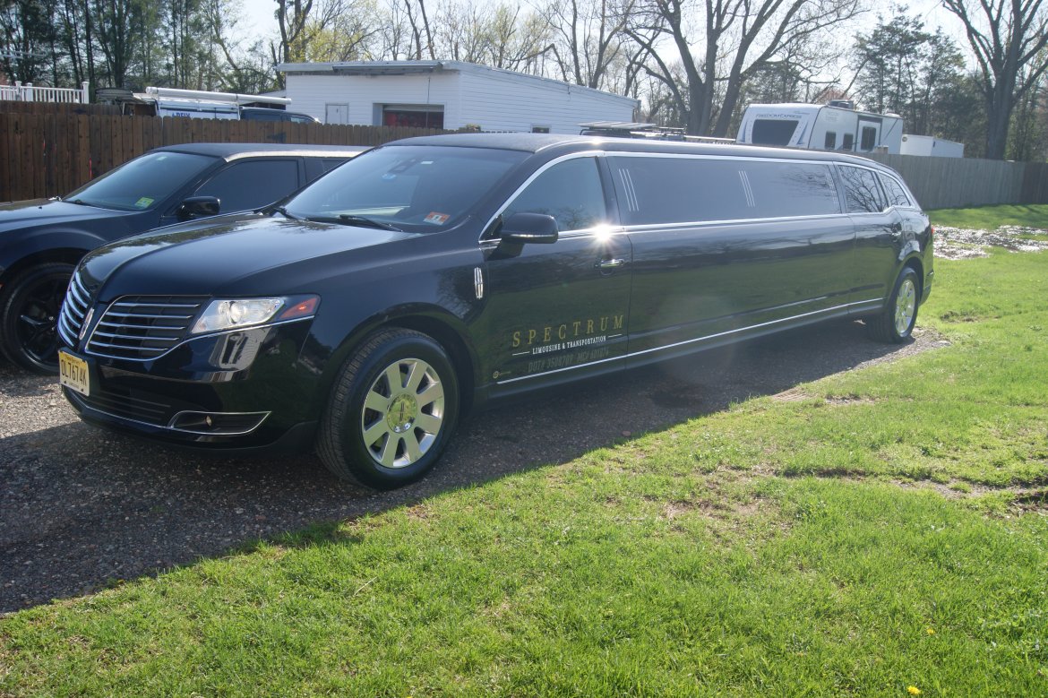 2019 Lincoln MKT Limousine