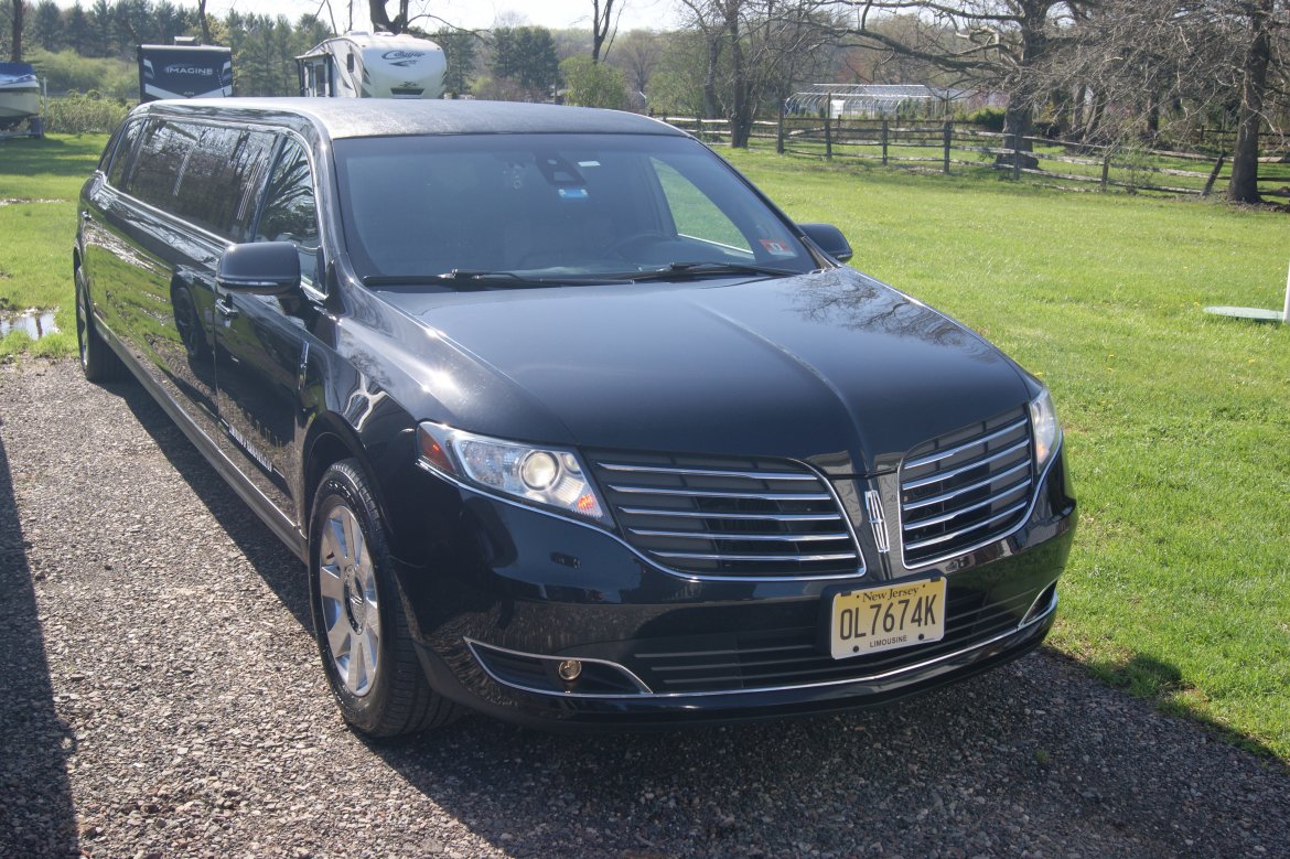 2019 Lincoln MKT Limousine