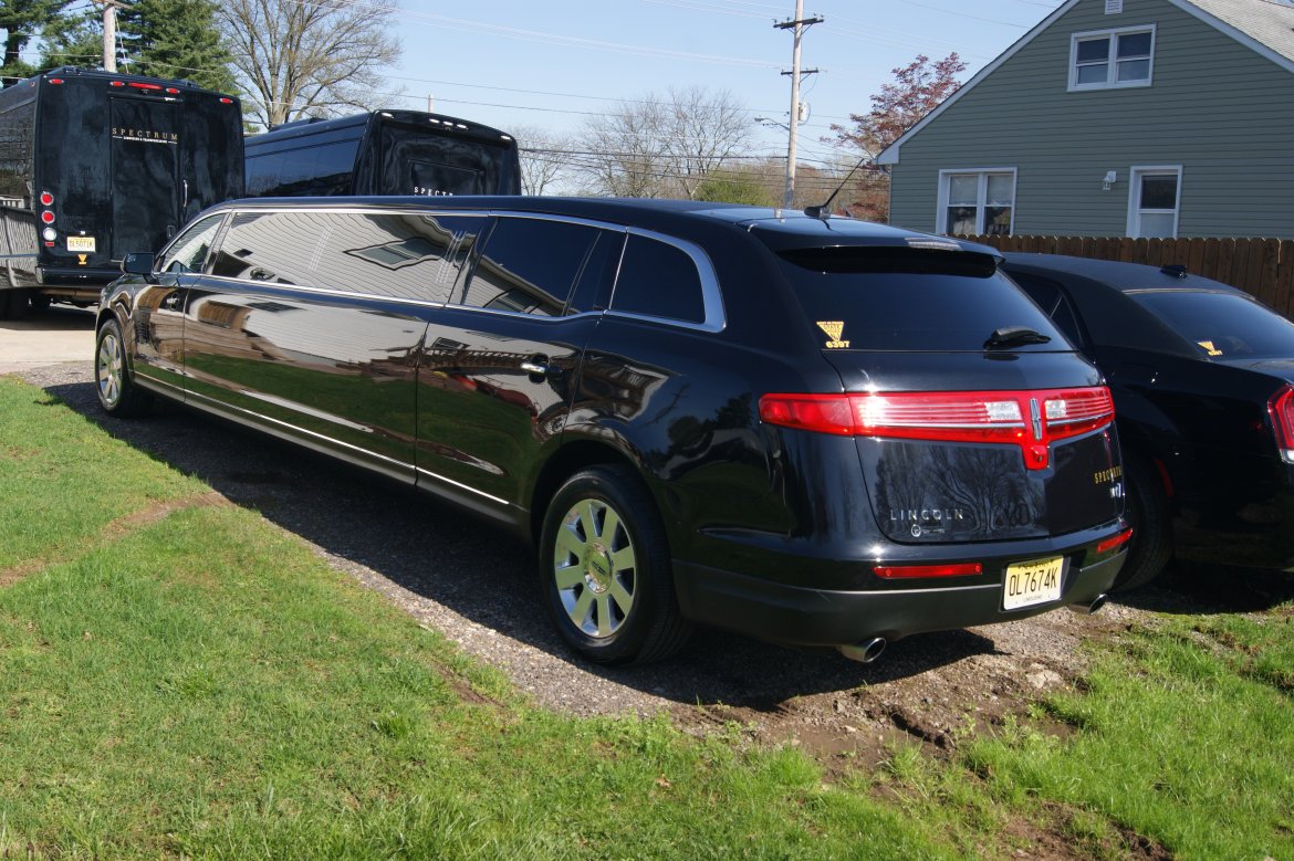2019 Lincoln MKT Limousine