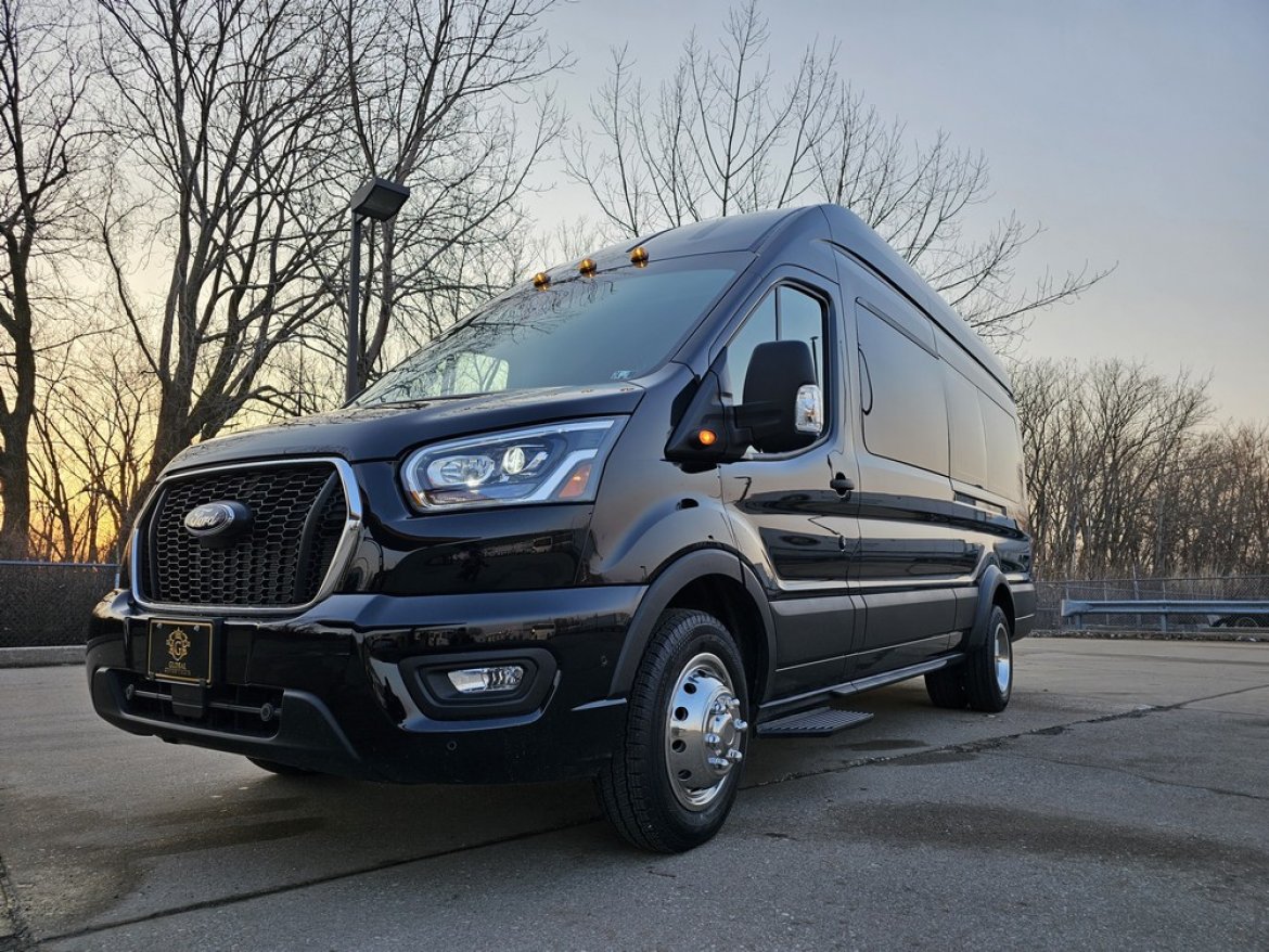 2023 Ford Transit Limousine