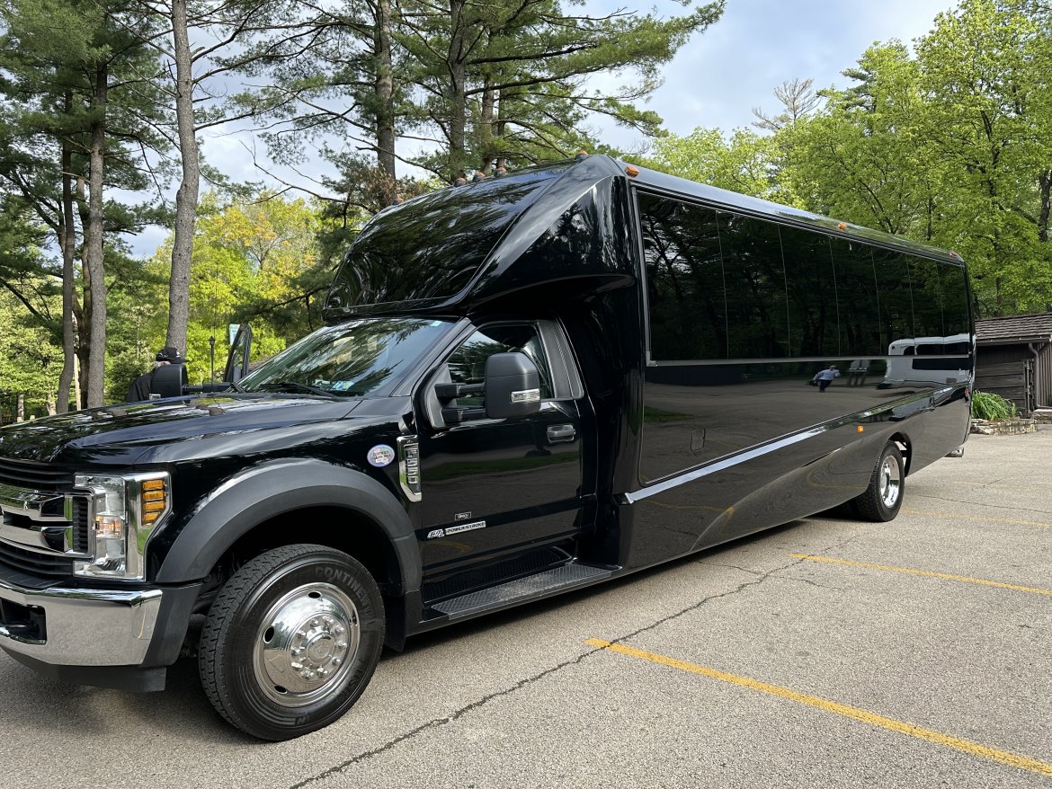 2018 Ford F550 Grech GM33 Executive Shuttle