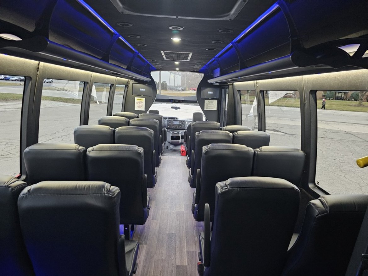 2018 Ford E-450 Paratransit Shuttle Bus