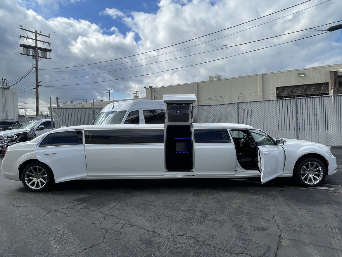 2023 Chrysler 300 Limousine