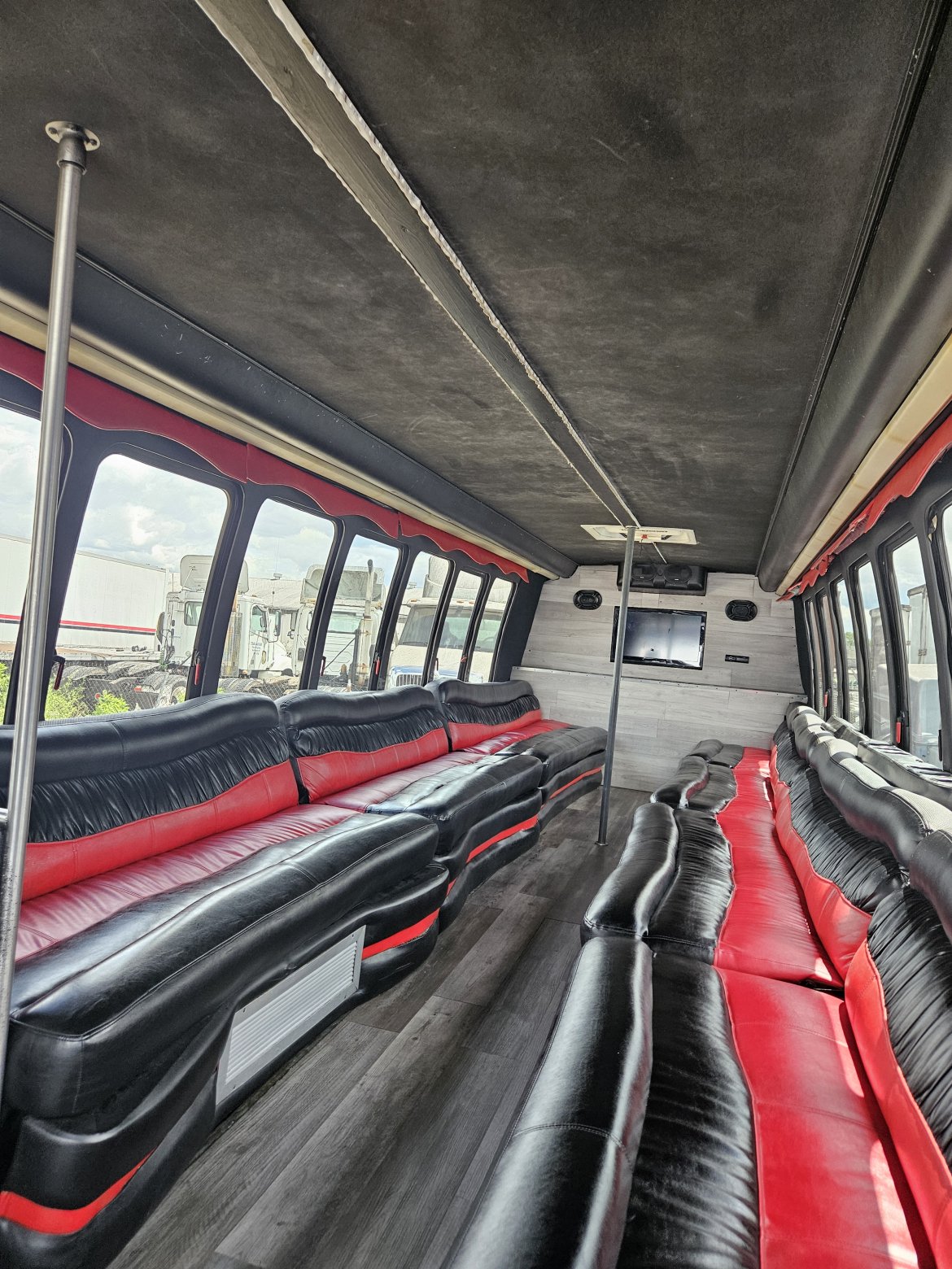 2007 International 3200 Vt365 Limo Bus