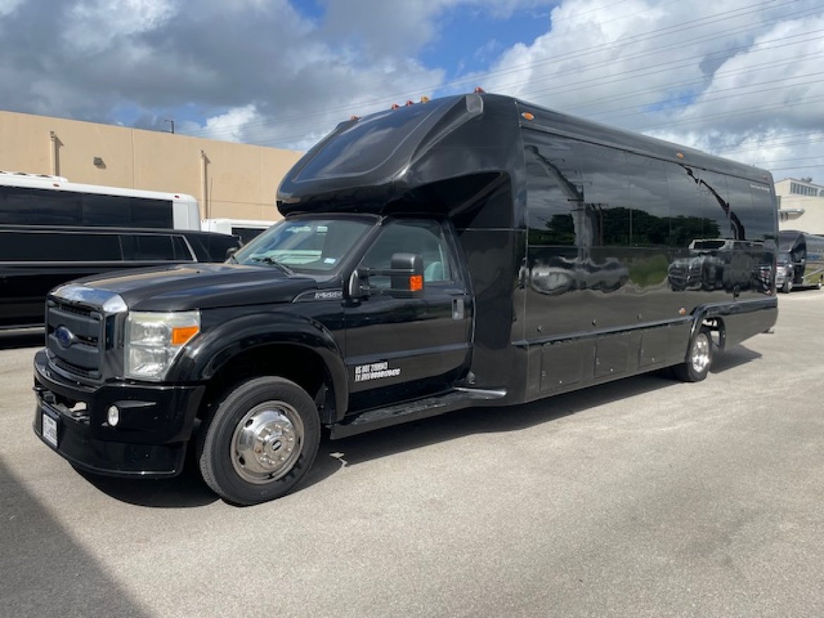 2015 Ford F-550 Limo Bus