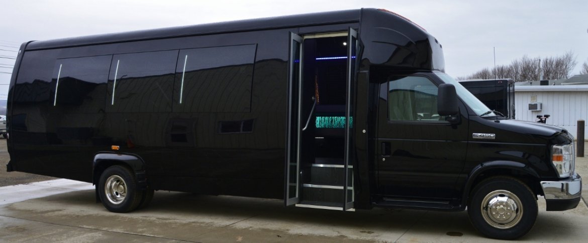 2024 Ford E-450 Limo Bus