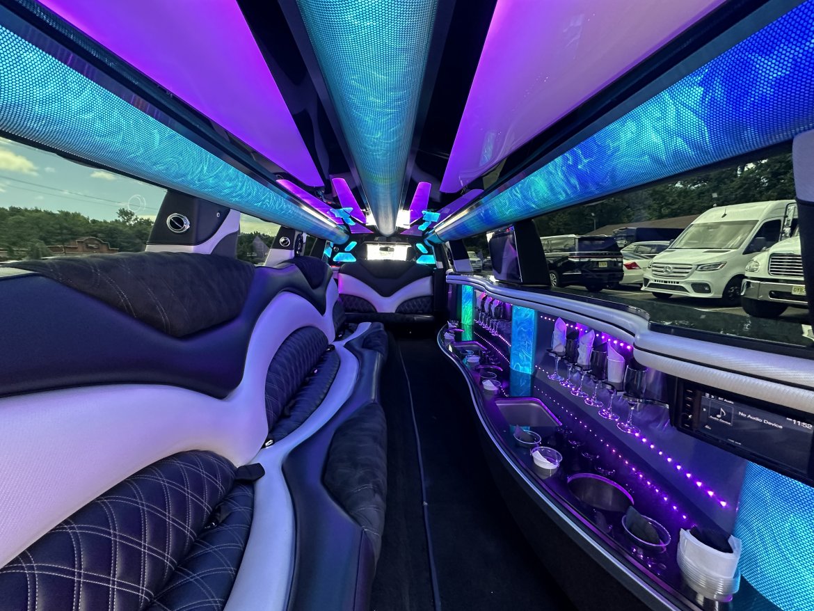 USED 2019 Lincoln MKT Limousine