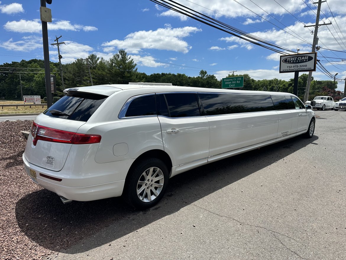 USED 2019 Lincoln MKT Limousine