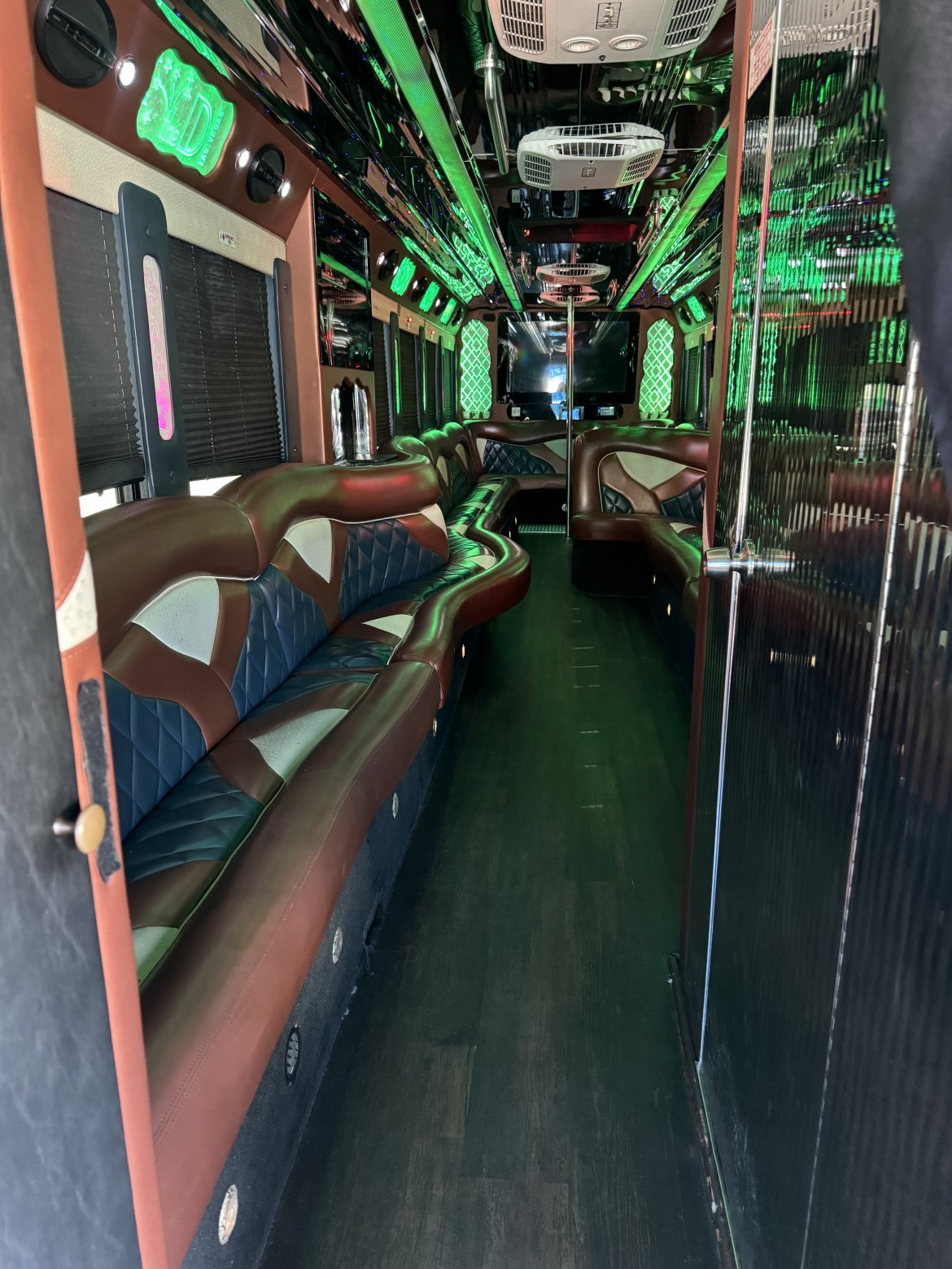 2008 Freightliner CT Coach Party Bus