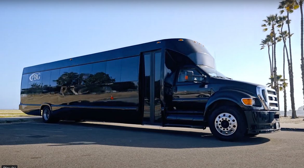 2013 Ford F-750 Limo Bus