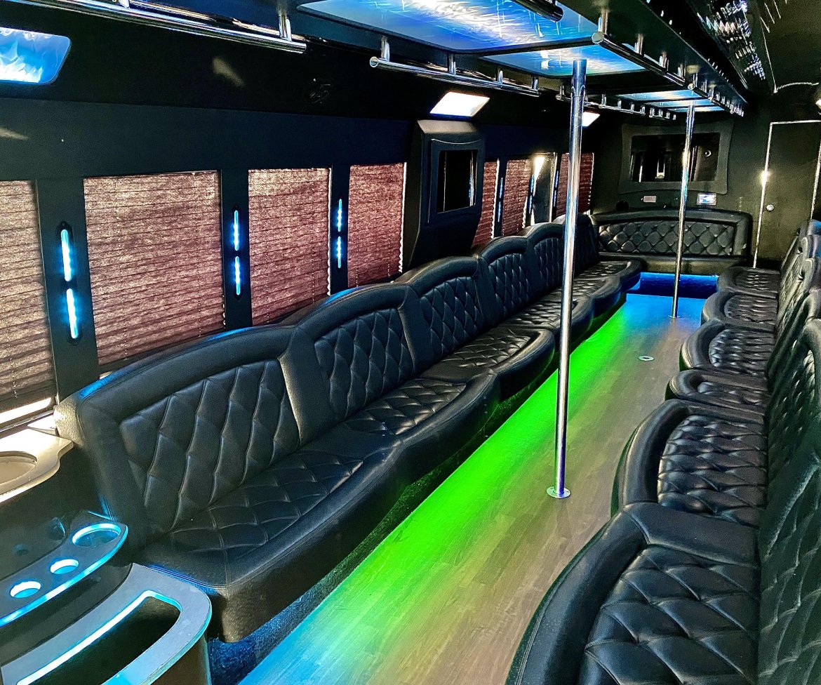 2013 Ford F-750 Limo Bus
