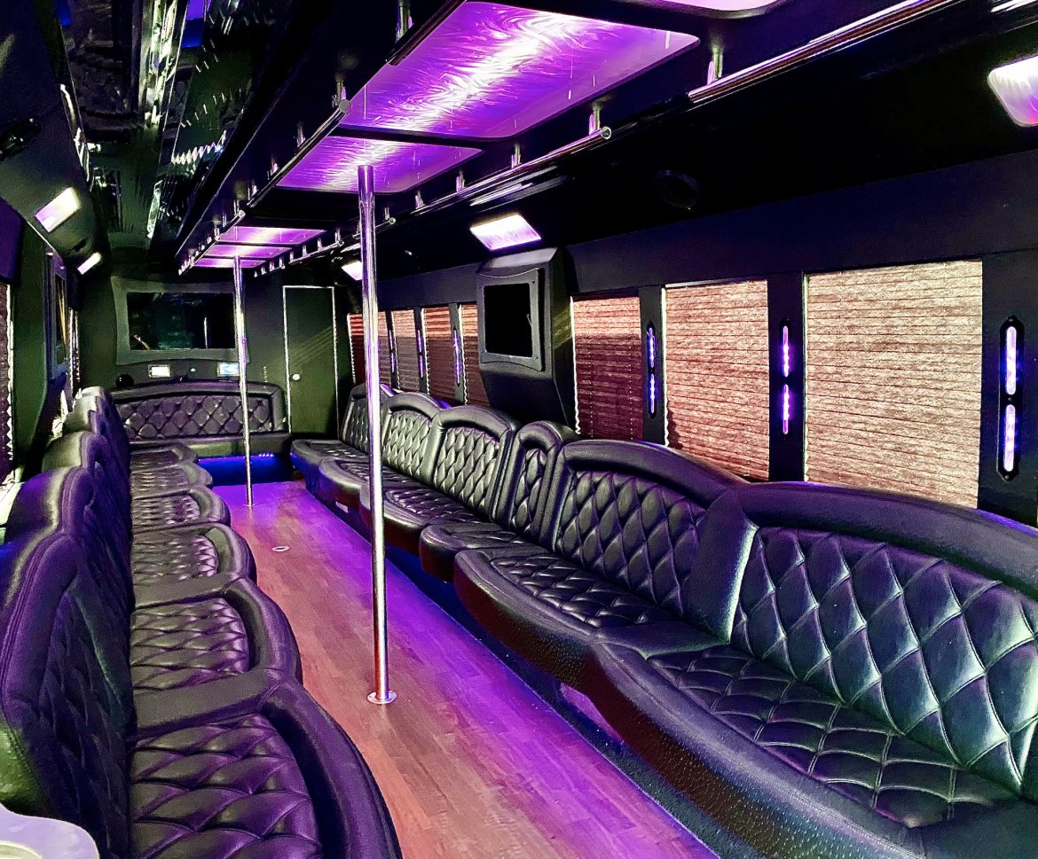 2013 Ford F-750 Limo Bus