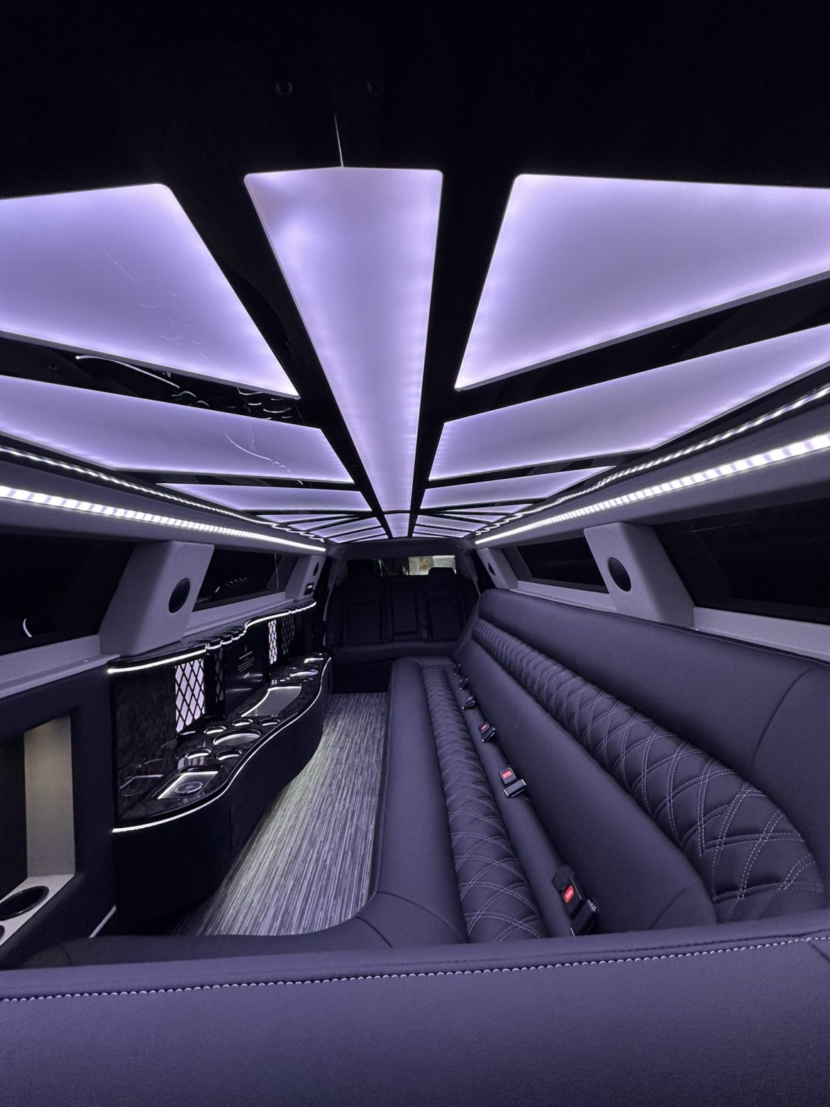 2023 Chrysler 300 Limousine