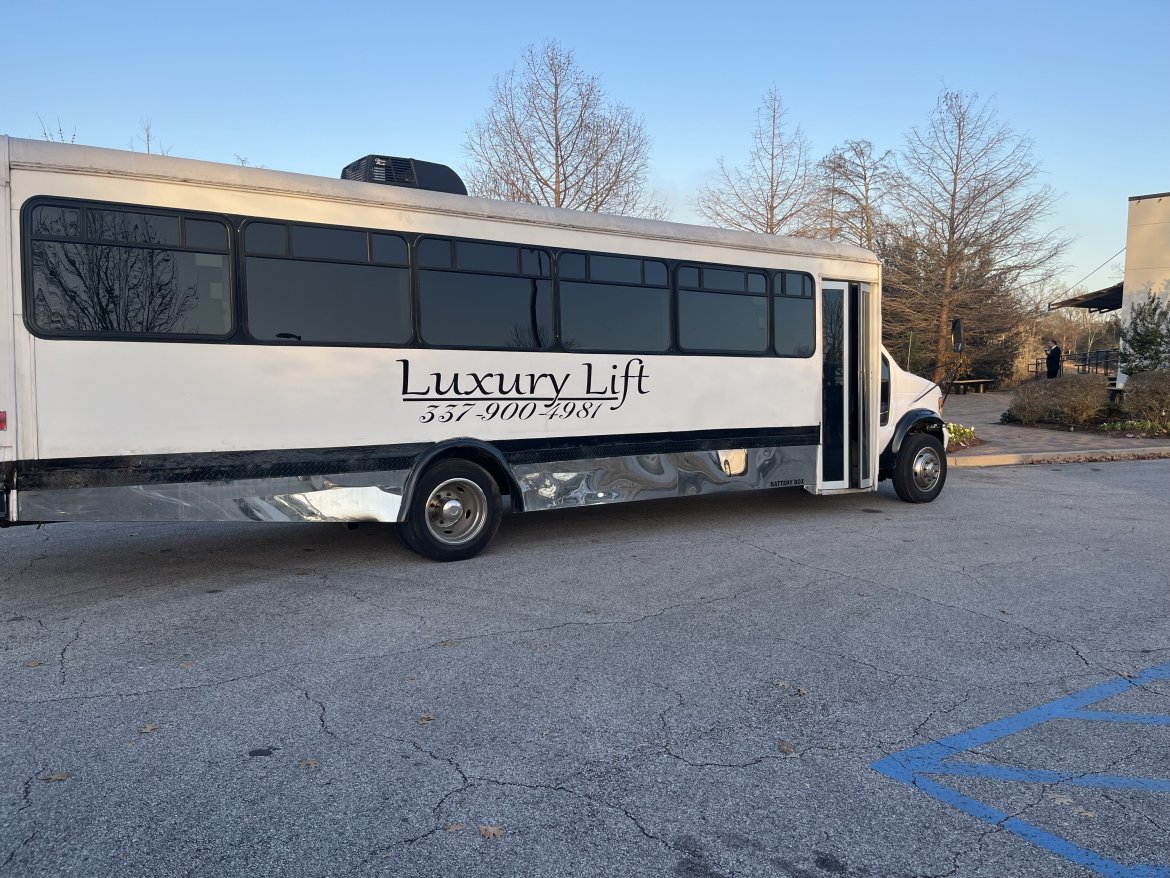 2003 Ford F-550 Limo Bus