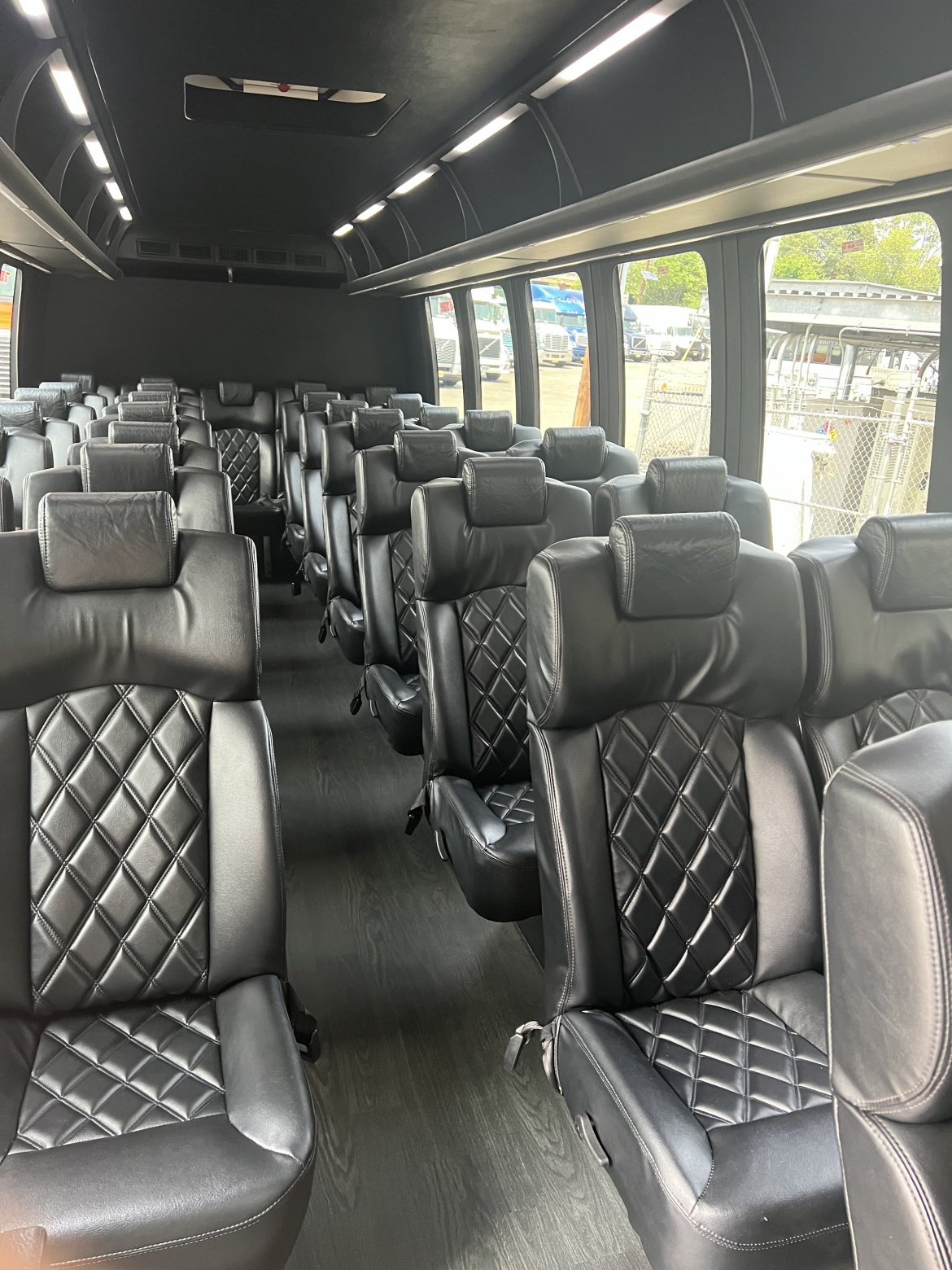 2015 Ford F-550 Executive Shuttle Bus