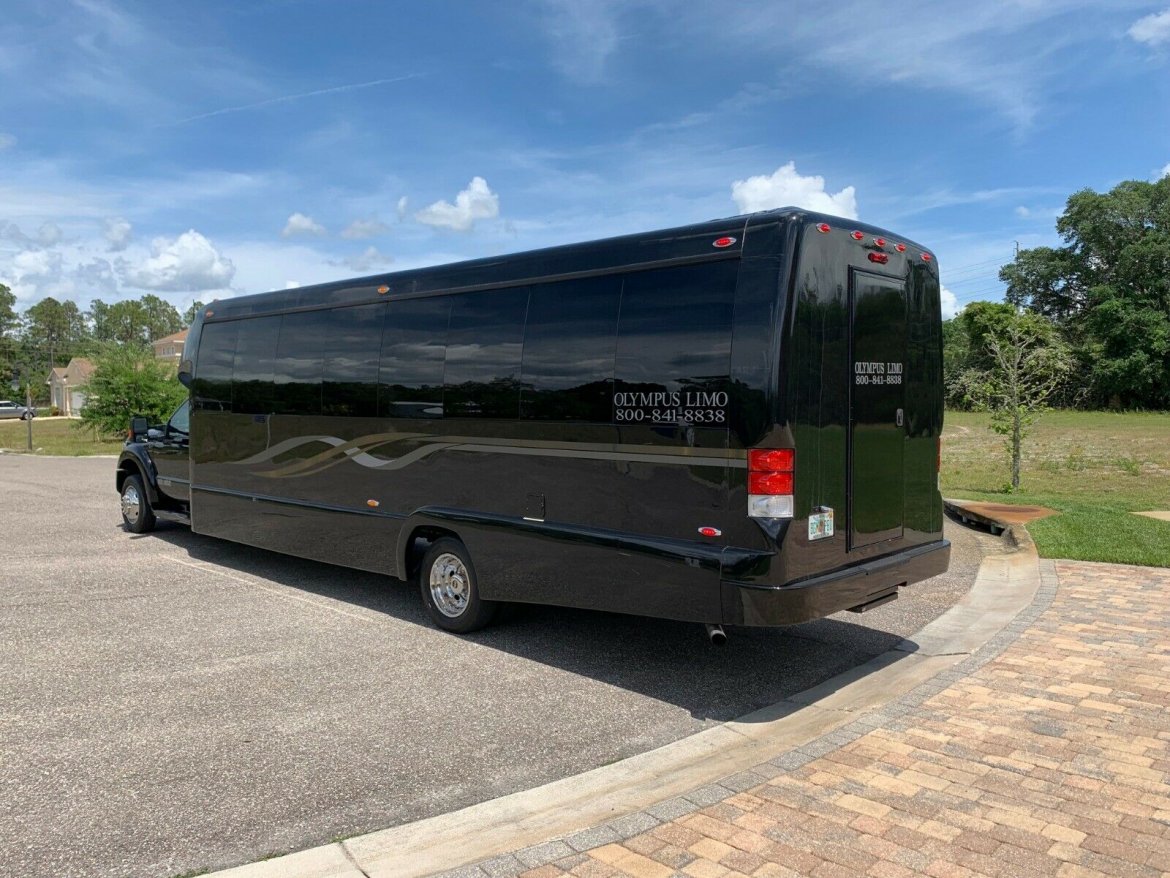 2015 Ford F-550 Executive Shuttle Bus