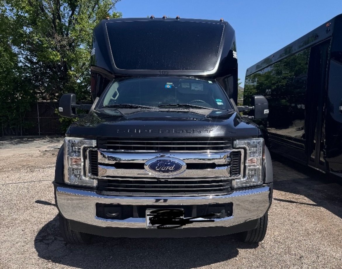 2019 Ford F-550  Shuttle Bus