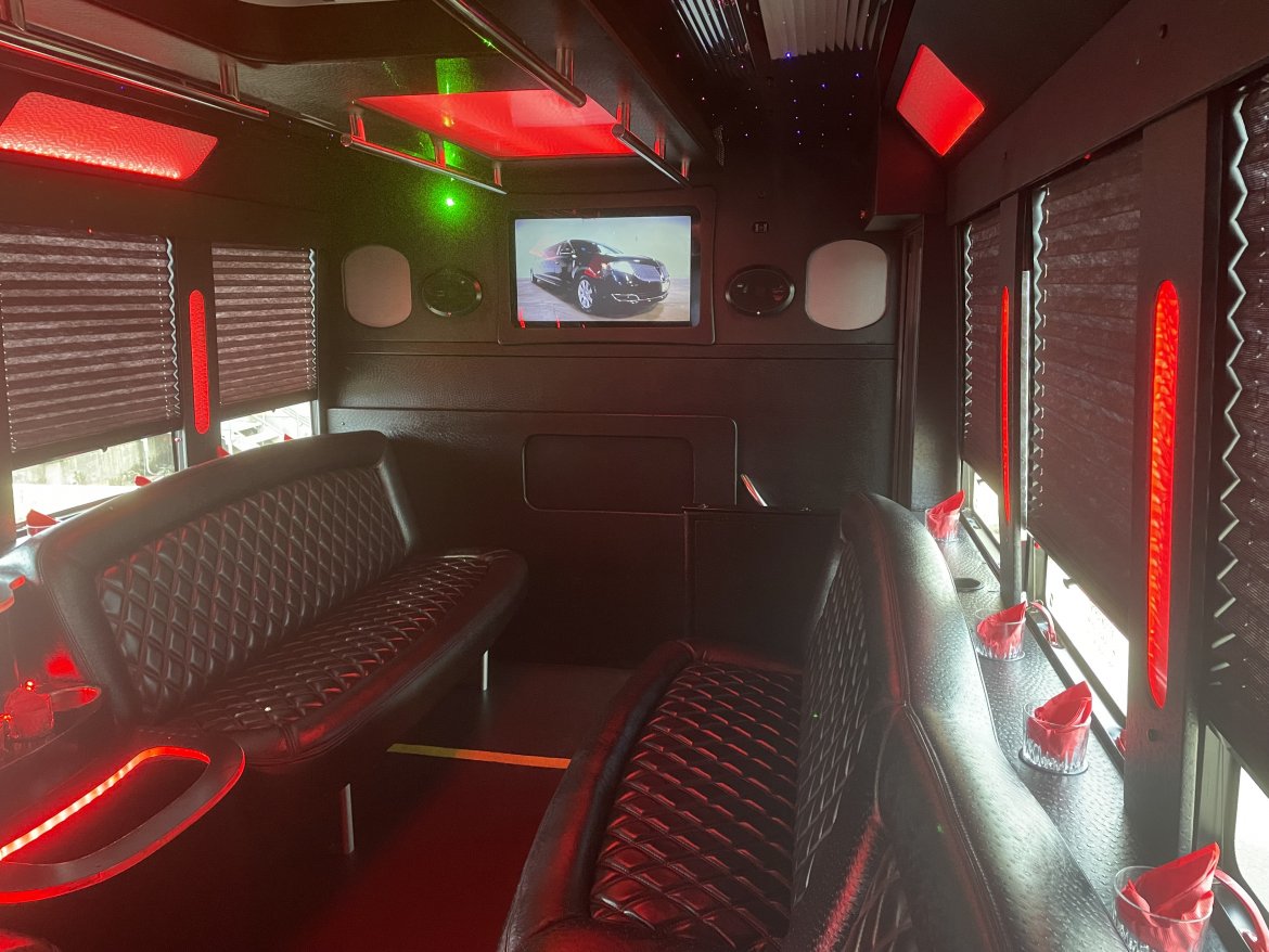 2017 Ford E-450 Limo Bus
