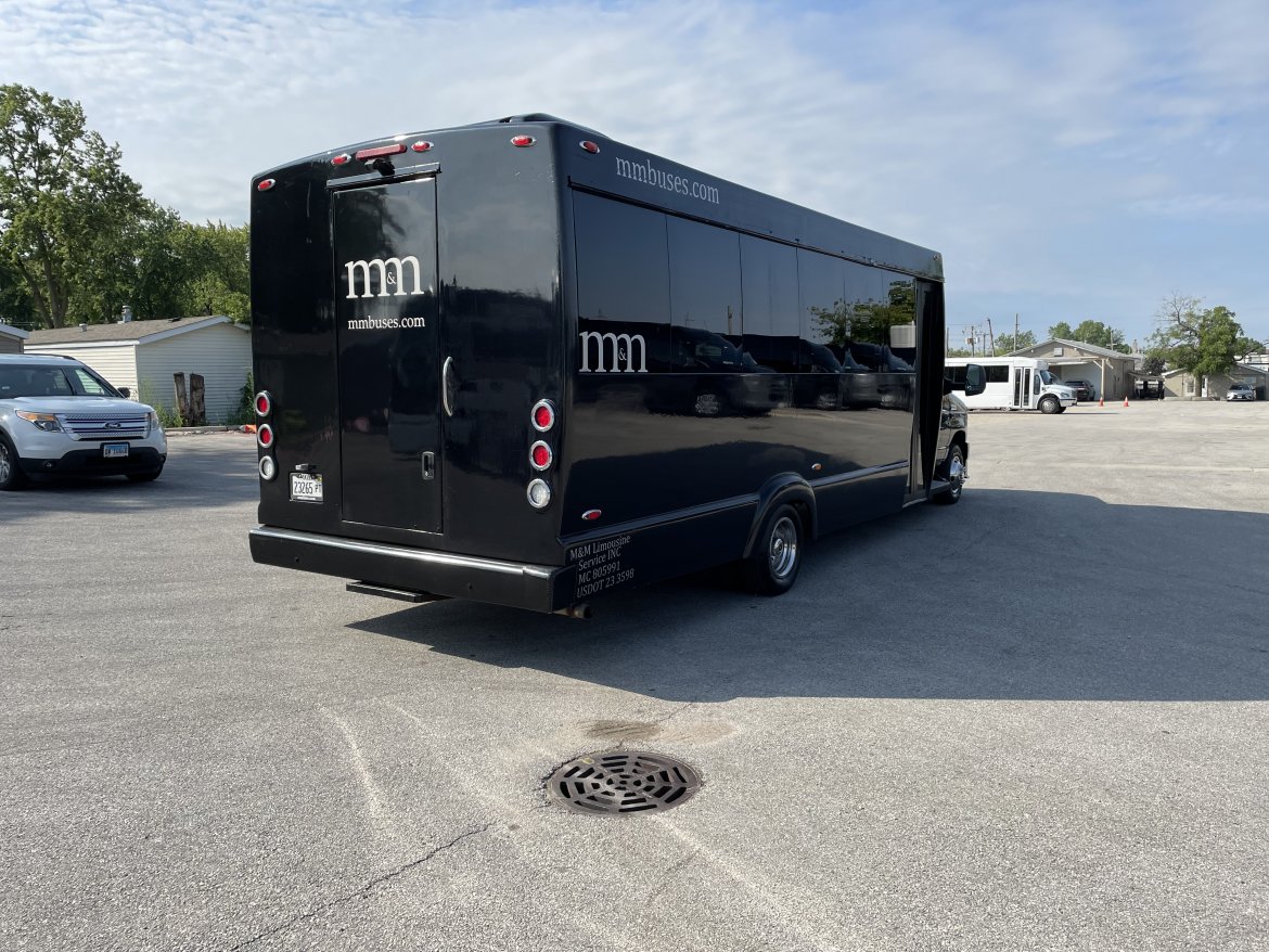 2017 Ford E-450 Limo Bus