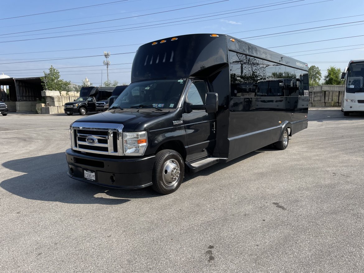 2017 Ford E-450 Limo Bus