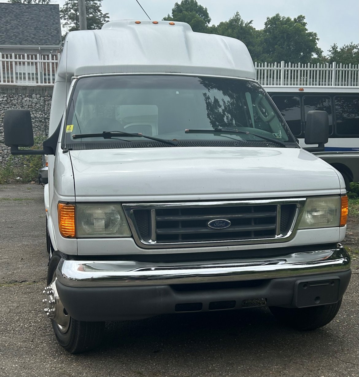 2005 Ford E-350 Limo Bus