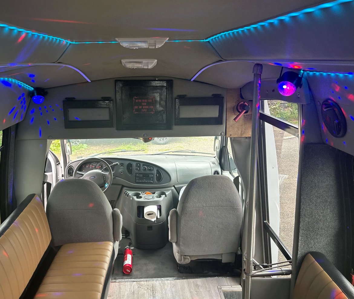 2005 Ford E-350 Limo Bus