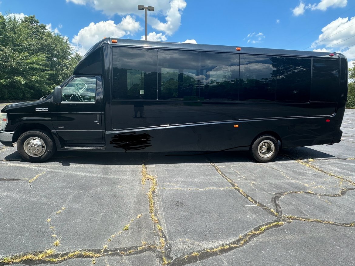 2016 Ford E-450 Shuttle Bus