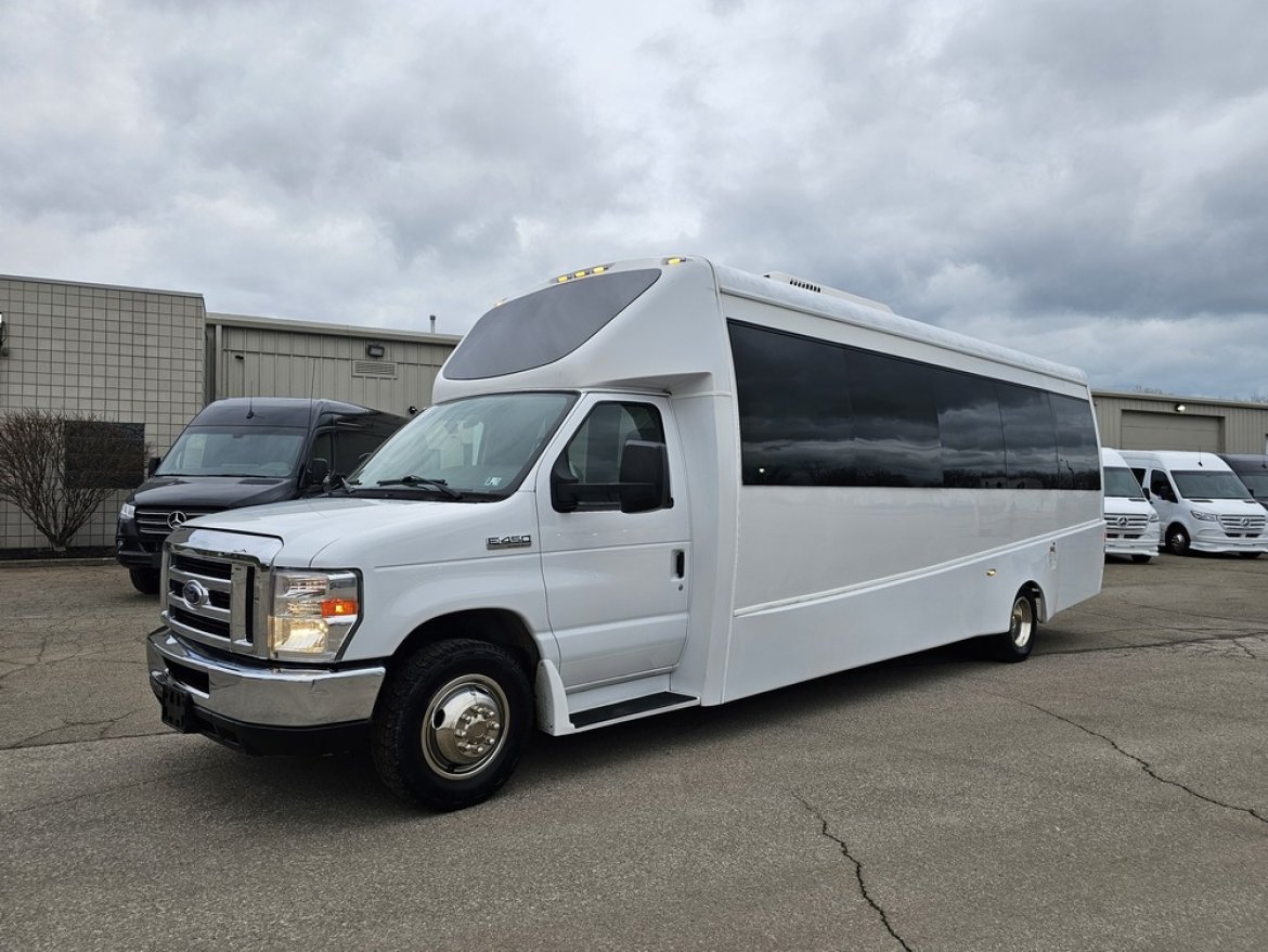 2018 Ford E-450 Shuttle Bus