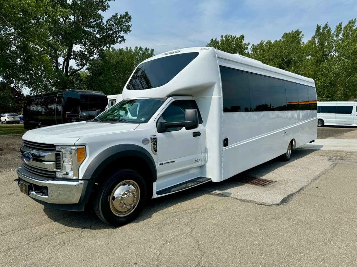 2017 Ford F-550 Limo Bus