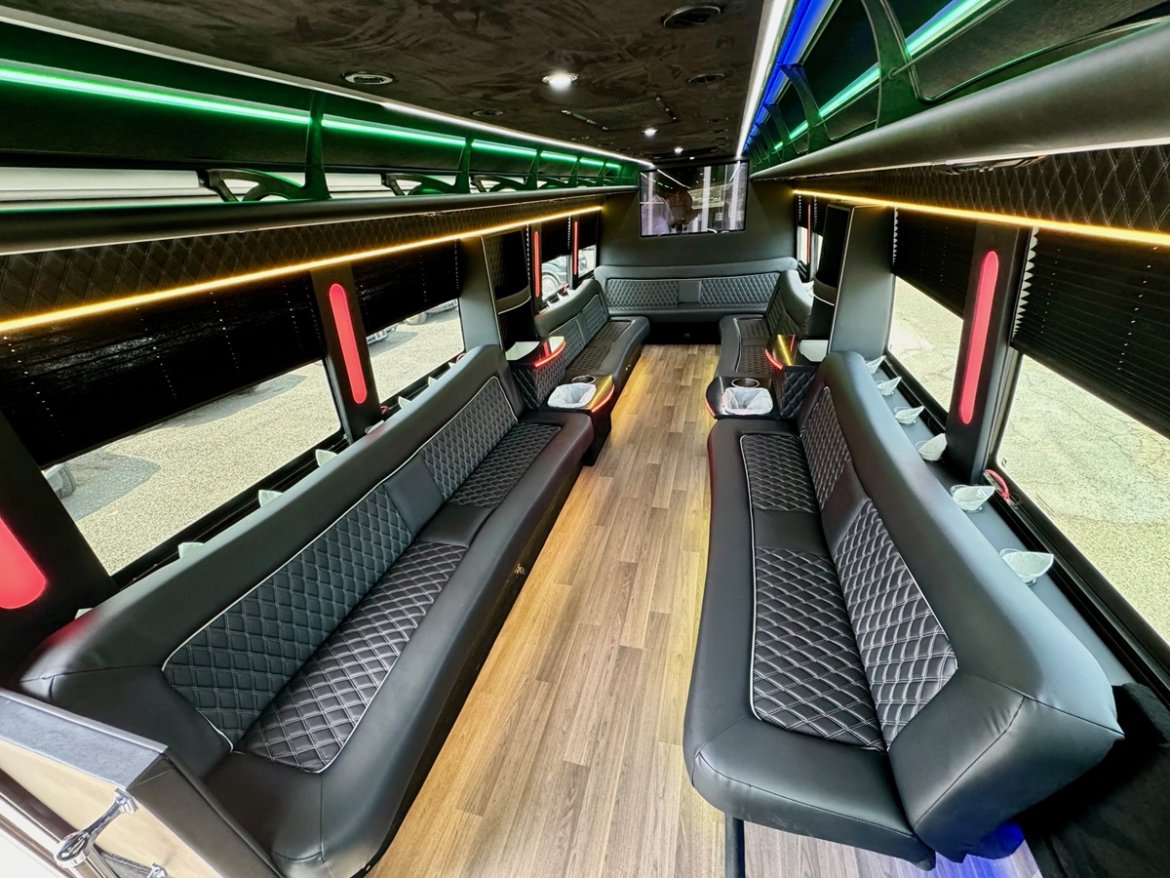 2017 Ford F-550 Limo Bus