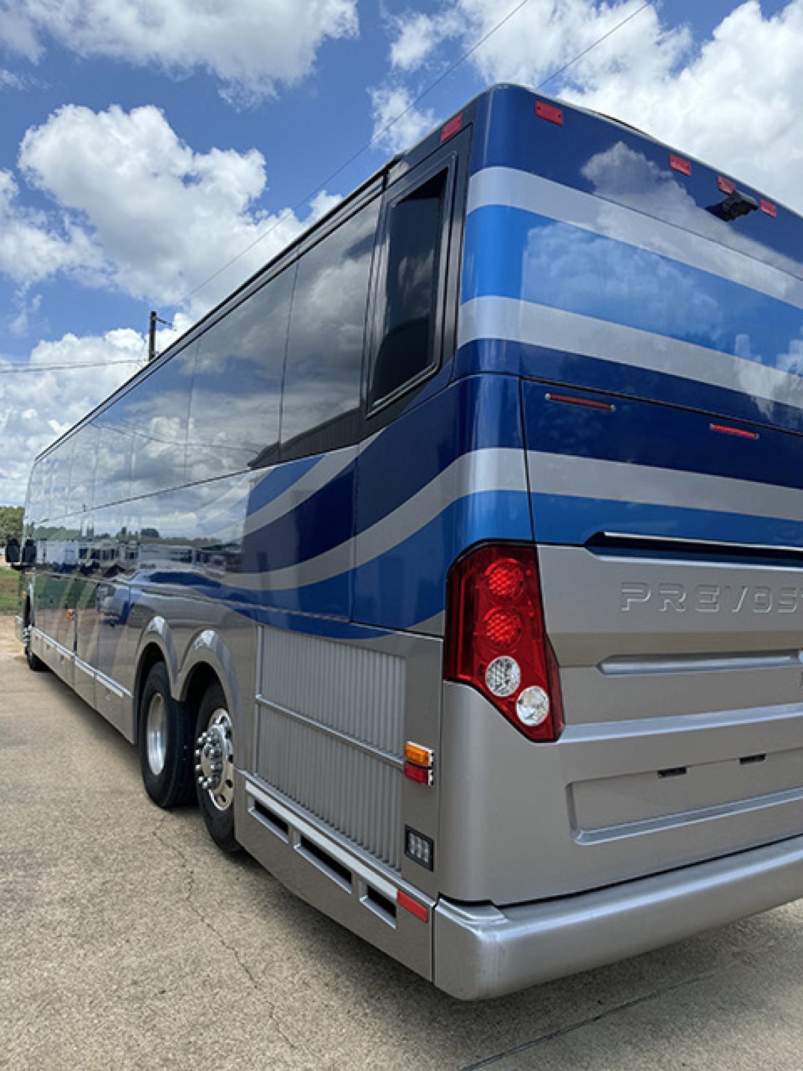 2015 Prevost H-345 Motorcoach