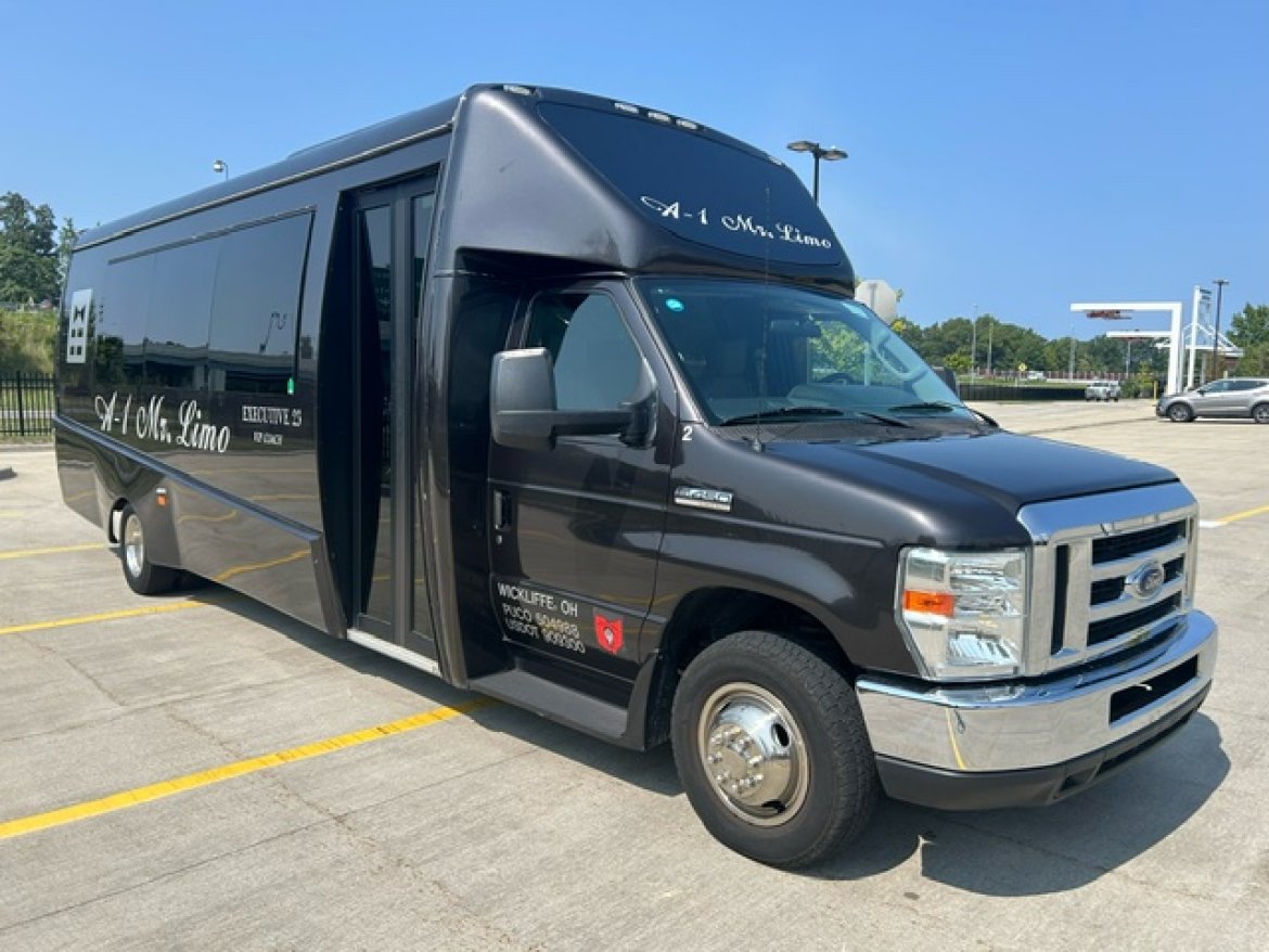 2017 Ford E-450 Shuttle Bus