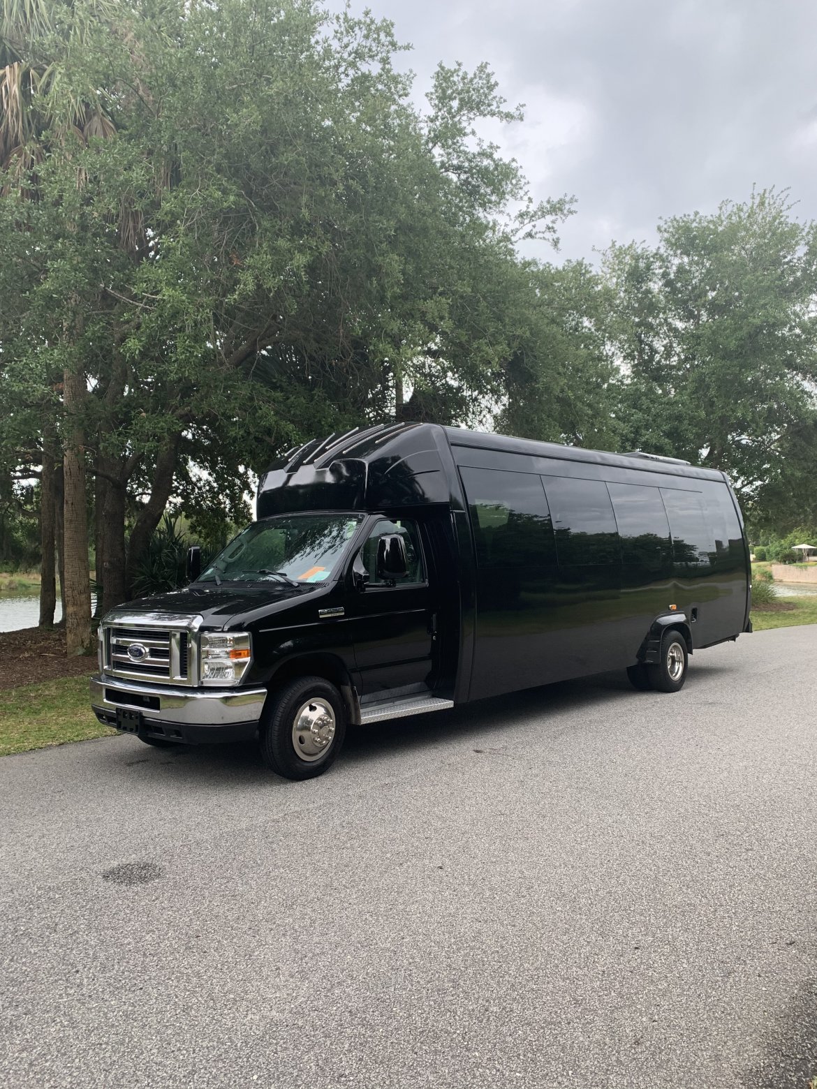 2017 Ford E-450 Shuttle Bus