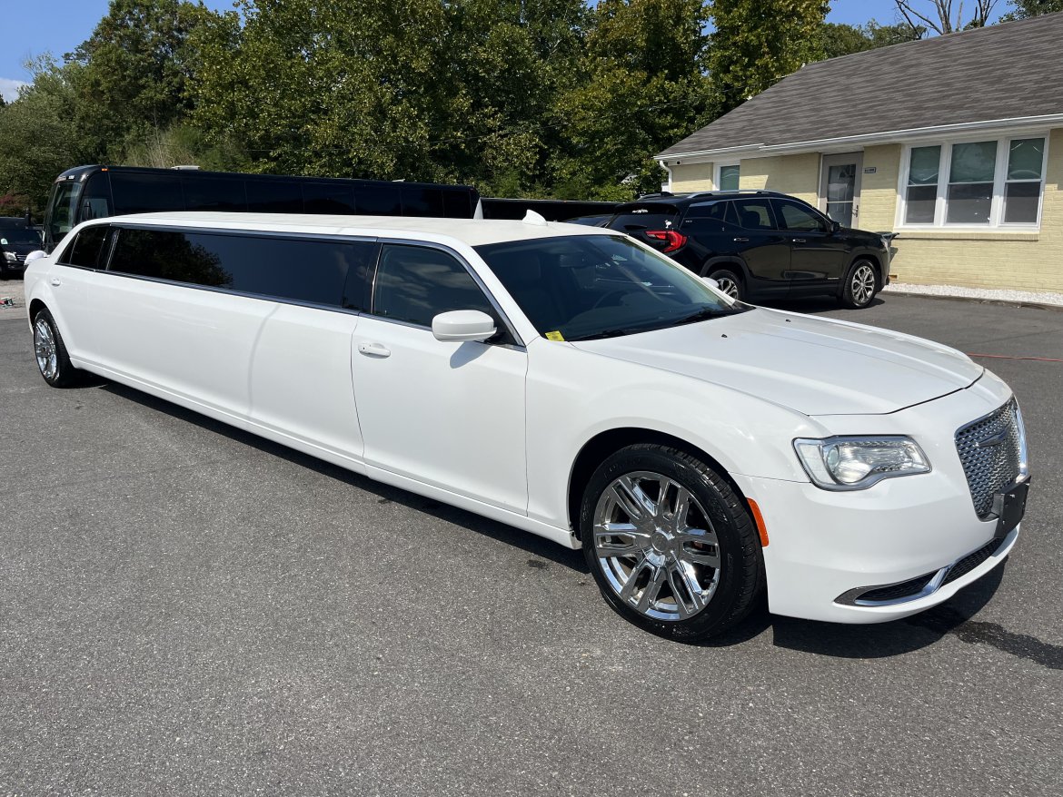 2019 Chrysler 300 Limousine